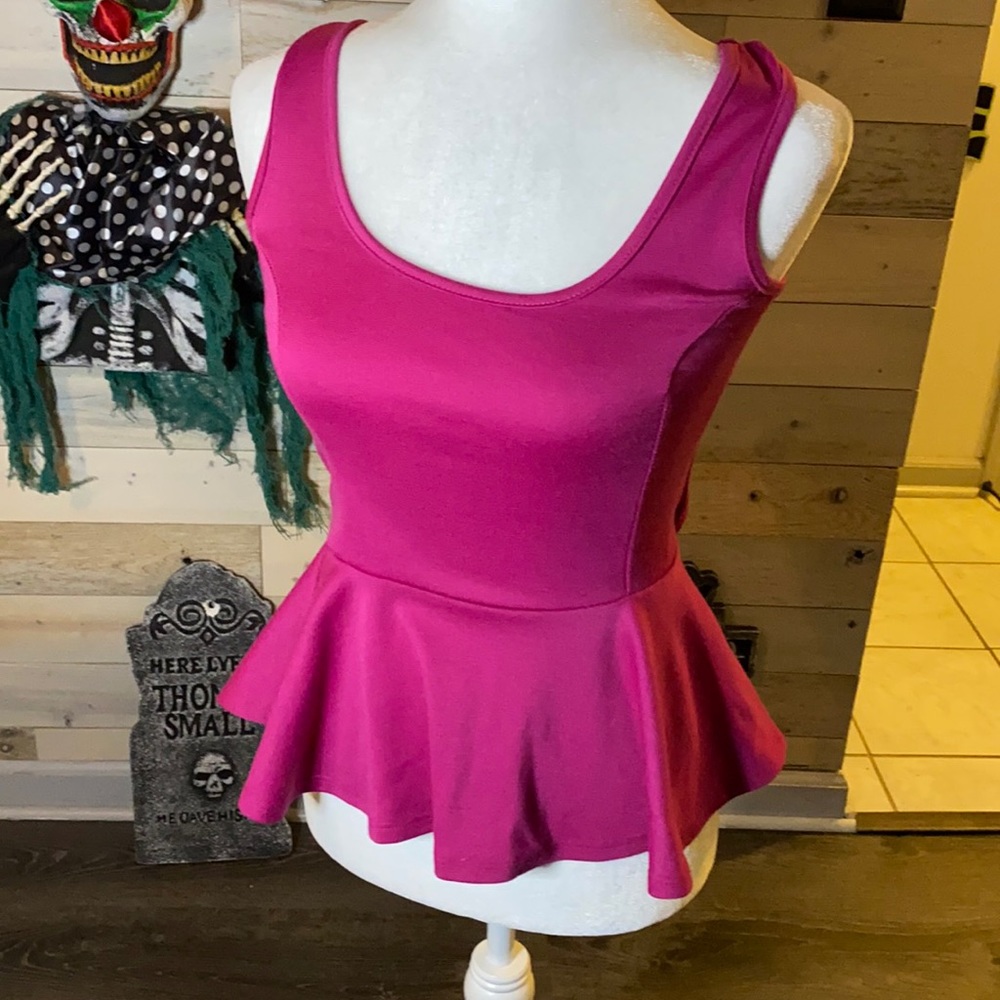 Pink open back top💕